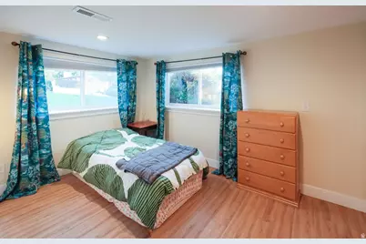 521 E 1650 S, Bountiful, UT 84010 - Photo 31