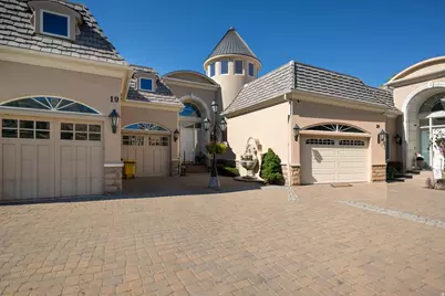 2726 E Wasatch Dr #19, Salt Lake City, UT 84108 - Photo 1