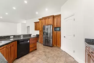 807 W 2240 N, Pleasant Grove, UT 84062 - Photo 13