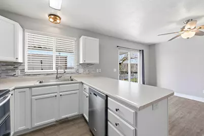 2034 S 1600 W, Woods Cross, UT 84087 - Photo 9