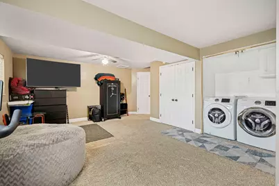 6902 S Lynaria Ct, West Jordan, UT 84081 - Photo 17