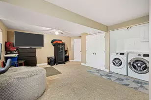 6902 S Lynaria Ct, West Jordan, UT 84081 - Photo 17