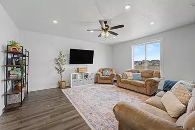 9822 N Bridge St, Eagle Mountain, UT 84005 - Photo 5