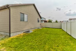 3787 N Tumwater Ln E, Eagle Mountain, UT 84005 - Photo 23