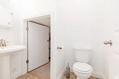 504 W 1595 N #105, Logan, UT 84341 - Photo 9