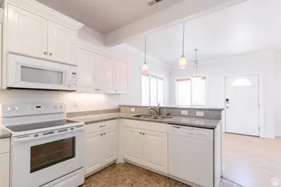 504 W 1595 N #105, Logan, UT 84341 - Photo 7