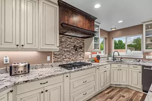 996 N 475 E, Orem, UT 84097 - Photo 11