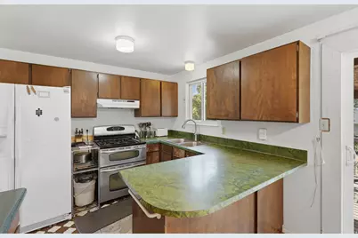 572 W 1680 N, Clinton, UT 84015 - Photo 11