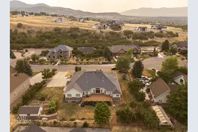 794 N Valley View Cir E, Elk Ridge, UT 84651 - Photo 53