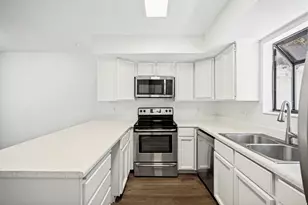 8736 S Oakwood Park Circle, Sandy, UT 84094 - Photo 5