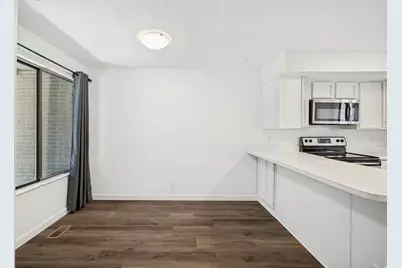 8736 S Oakwood Park Cir, Sandy, UT 84094 - Photo 9