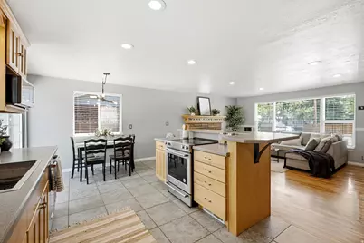 7237 S 2700 E, Cottonwood Heights, UT 84121 - Photo 11