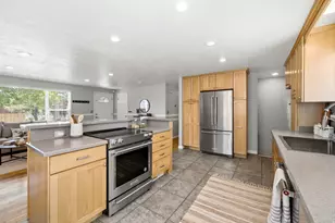 7237 S 2700 E, Cottonwood Heights, UT 84121 - Photo 13