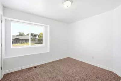 33 E 1100 S, Vernal, UT 84078 - Photo 13