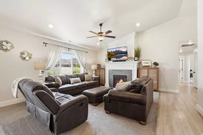 222 W 450 S, Hyde Park, UT 84318 - Photo 9