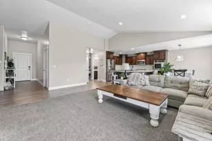 712 E Sunset View Rd S, Grantsville, UT 84029 - Photo 11