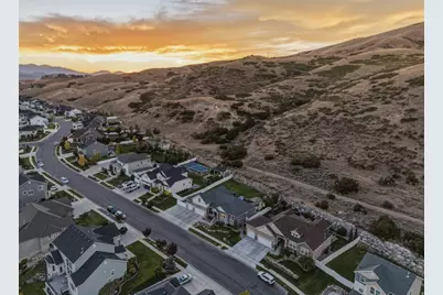 528 W Autumn Hills Blvd, Lehi, UT 84048 - Photo 95