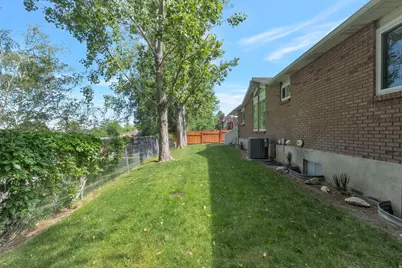 11072 S Windy Peak Ridge Dr E #32, Sandy, UT 84094 - Photo 5