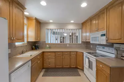 11072 S Windy Peak Ridge Dr E #32, Sandy, UT 84094 - Photo 9