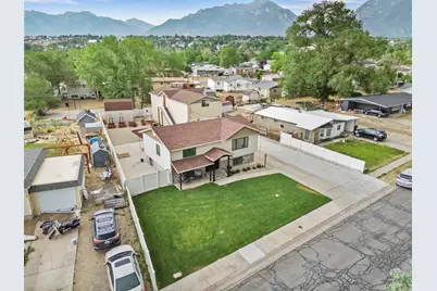 1027 E Serpentine Way, White City, UT 84094 - Photo 5