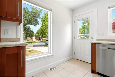 825 N Oakley St W, Salt Lake City, UT 84116 - Photo 11