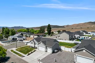 3733 N Eisenhower St, Eagle Mountain, UT 84005 - Photo 27