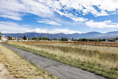 1065 W Windsor Dr, North Salt Lake, UT 84054 - Photo 33