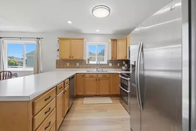 215 N 750 W, Hyrum, UT 84319 - Photo 13