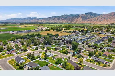 215 N 750 W, Hyrum, UT 84319 - Photo 47