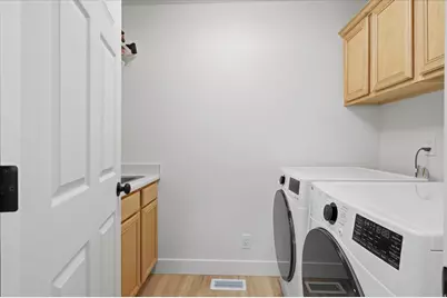 215 N 750 W, Hyrum, UT 84319 - Photo 27
