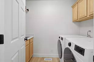 215 N 750 W, Hyrum, UT 84319 - Photo 27
