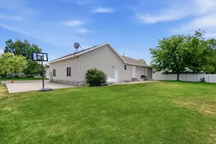 215 N 750 W, Hyrum, UT 84319 - Photo 43
