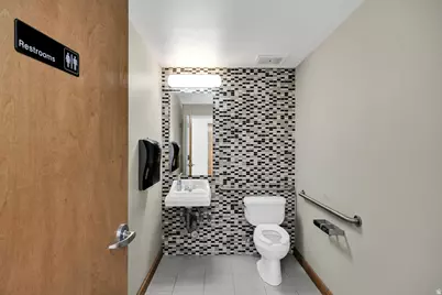 255 S 300 W #B, Logan, UT 84321 - Photo 21