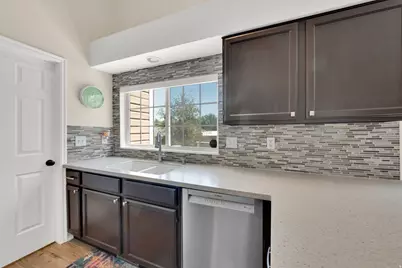 5389 S New Hampton Dr W, Murray, UT 84123 - Photo 9