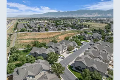 658 Canterbury Ln, North Salt Lake, UT 84054 - Photo 23