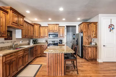 258 E Red Leaf Dr, Draper, UT 84020 - Photo 5
