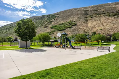 258 E Red Leaf Dr, Draper, UT 84020 - Photo 37