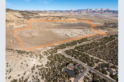 1040 W Under The Rim Rd, Tropic, UT 84776 - Photo 9