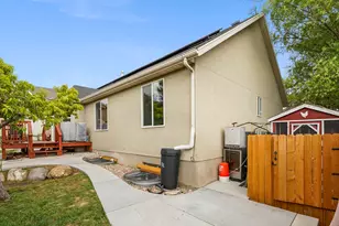 143 W Wrangler Ave, Saratoga Springs, UT 84045 - Photo 25