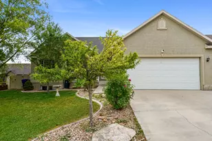 143 W Wrangler Ave, Saratoga Springs, UT 84045 - Photo 3