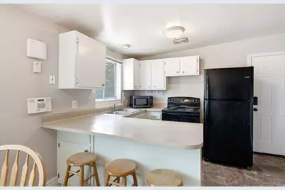 3881 S Bonniewood Dr W, West Valley, UT 84119 - Photo 9