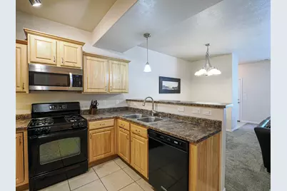 940 W Willow Green Way, Farmington, UT 84025 - Photo 11