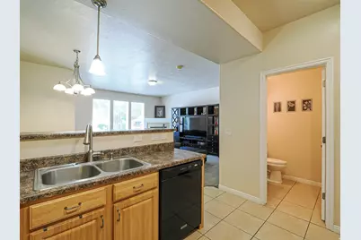 940 W Willow Green Way, Farmington, UT 84025 - Photo 17