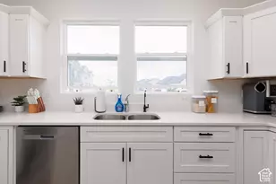 4542 W Parkes Peak Ln S, Herriman, UT 84096 - Photo 13