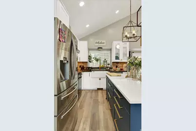 1073 N 175 E, Layton, UT 84041 - Photo 9