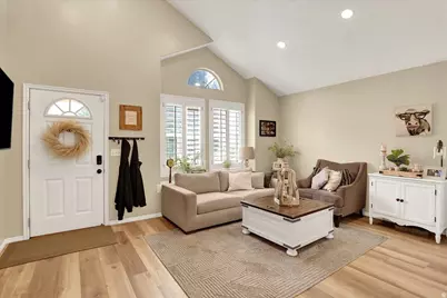 1073 N 175 E, Layton, UT 84041 - Photo 3