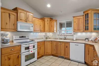 3957 W Honey Locust Ln, Cedar Hills, UT 84062 - Photo 7