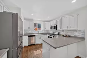 2246 E Evergreen View Ct, Salt Lake City, UT 84109 - Photo 11