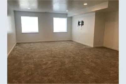 8271 N Iron Horse Dr, Lake Point, UT 84074 - Photo 35