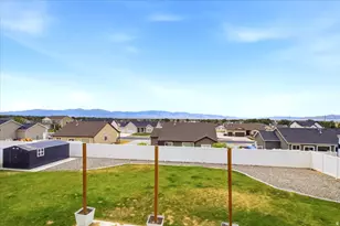 8271 N Iron Horse Dr, Lake Point, UT 84074 - Photo 45